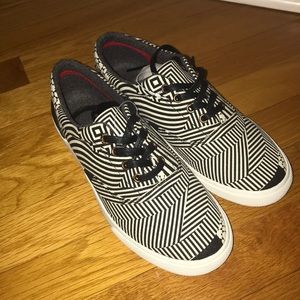 BucketFeet Kinetic felt lined sneaker